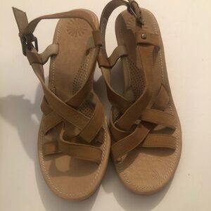 UGG Australia Gaiana Tan Leather Jute Pop Colors Wedge Strappy Sandal  Sz 9 EUC